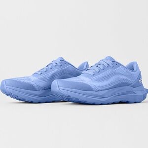 NWT ALO YOGA Runner Sneaker Crystal Clear Blue